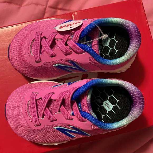 NWT New balance infants size 3 wide pink and blue sneakers - Picture 6 of 9